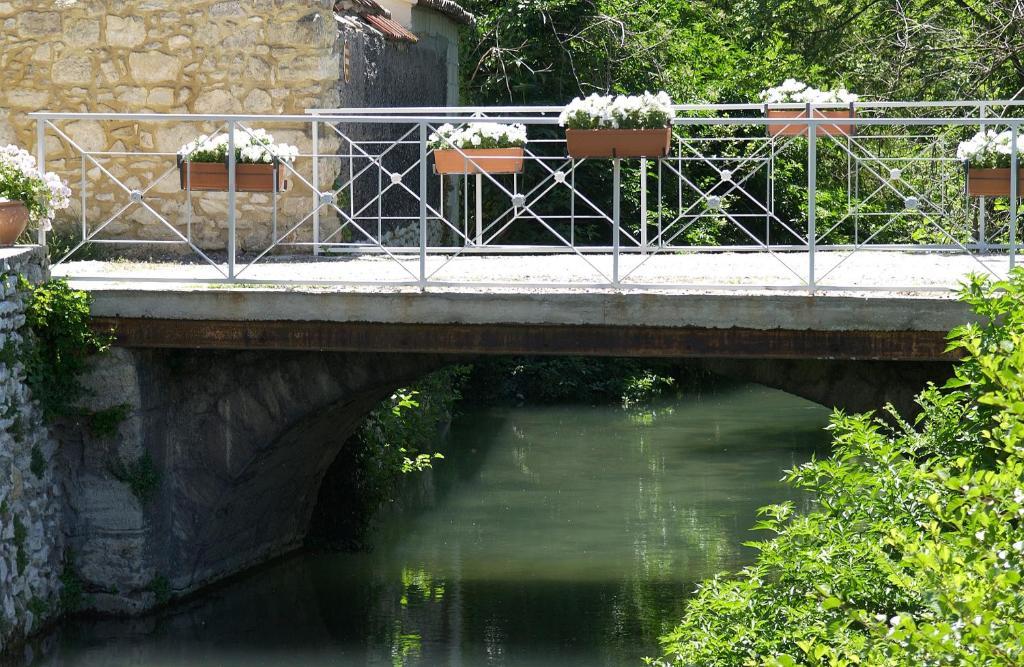 Domaine De Blanche Fleur Hotel Chateauneuf-de-Gadagne ภายนอก รูปภาพ