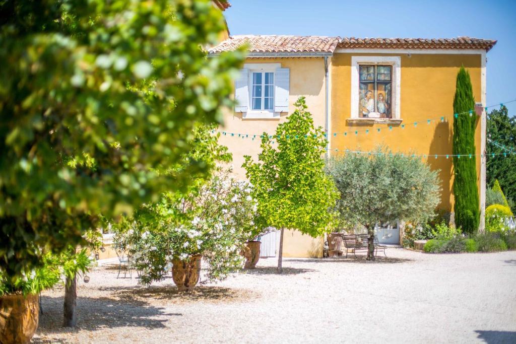 Domaine De Blanche Fleur Hotel Chateauneuf-de-Gadagne ภายนอก รูปภาพ